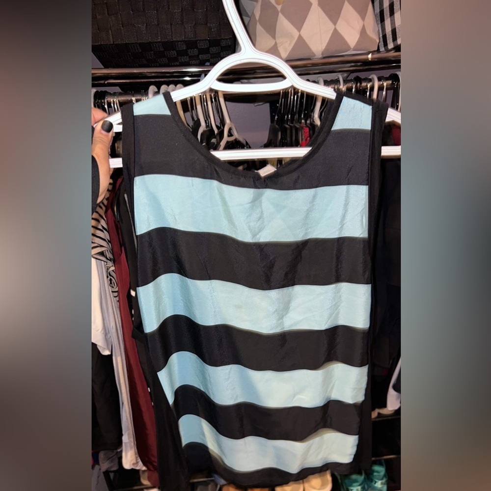 Semi cropped striped shirt
